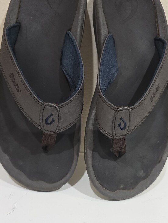 OluKai \'Ohana Men\'s Brown Flip-Flop with Navy Accents main image 4